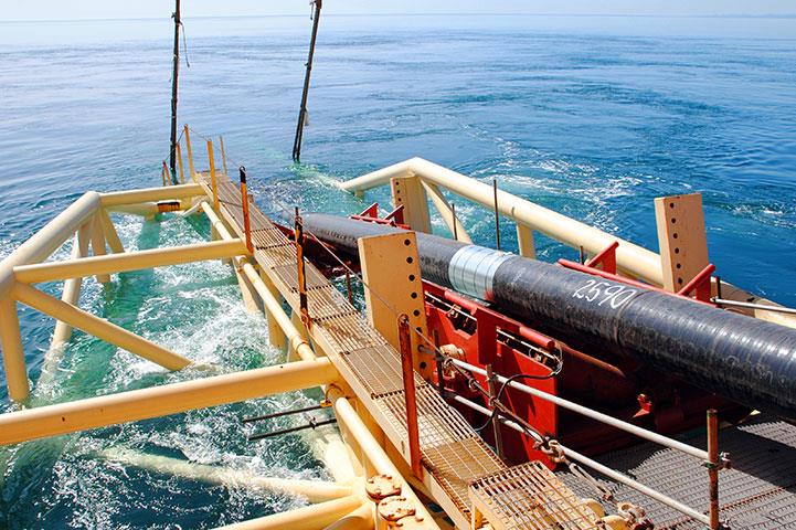 laying gas lines in the ocean